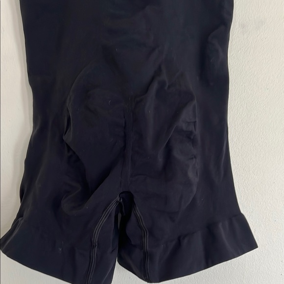 Skims Women's Black Skims - Picture 9 of 10